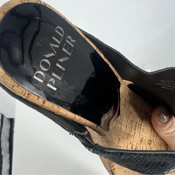 Donald Pliner Black Wedge Sandals Gretta - Picture 11 of 14